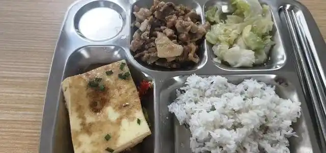 职场食堂吐槽_公司食堂食物难吃_网红食堂黑暗料理是什么,