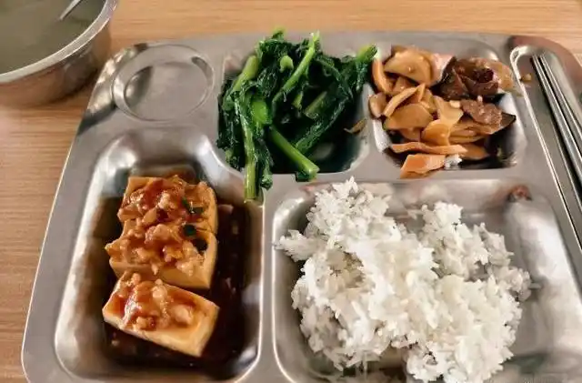 职场食堂吐槽_网红食堂黑暗料理是什么,_公司食堂食物难吃
