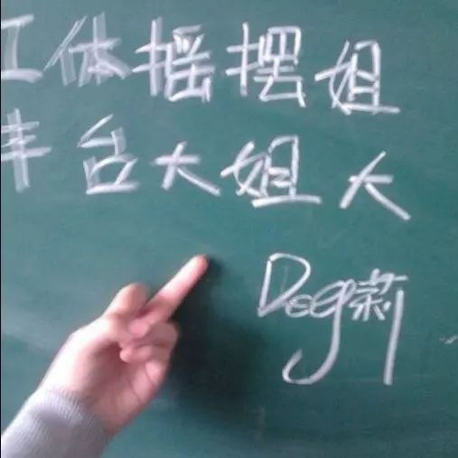 莉哥被封杀虎牙平台损失评估_虎牙主播莉哥OvO戏唱国歌违法事件_抖音网红莉哥黑料照片,