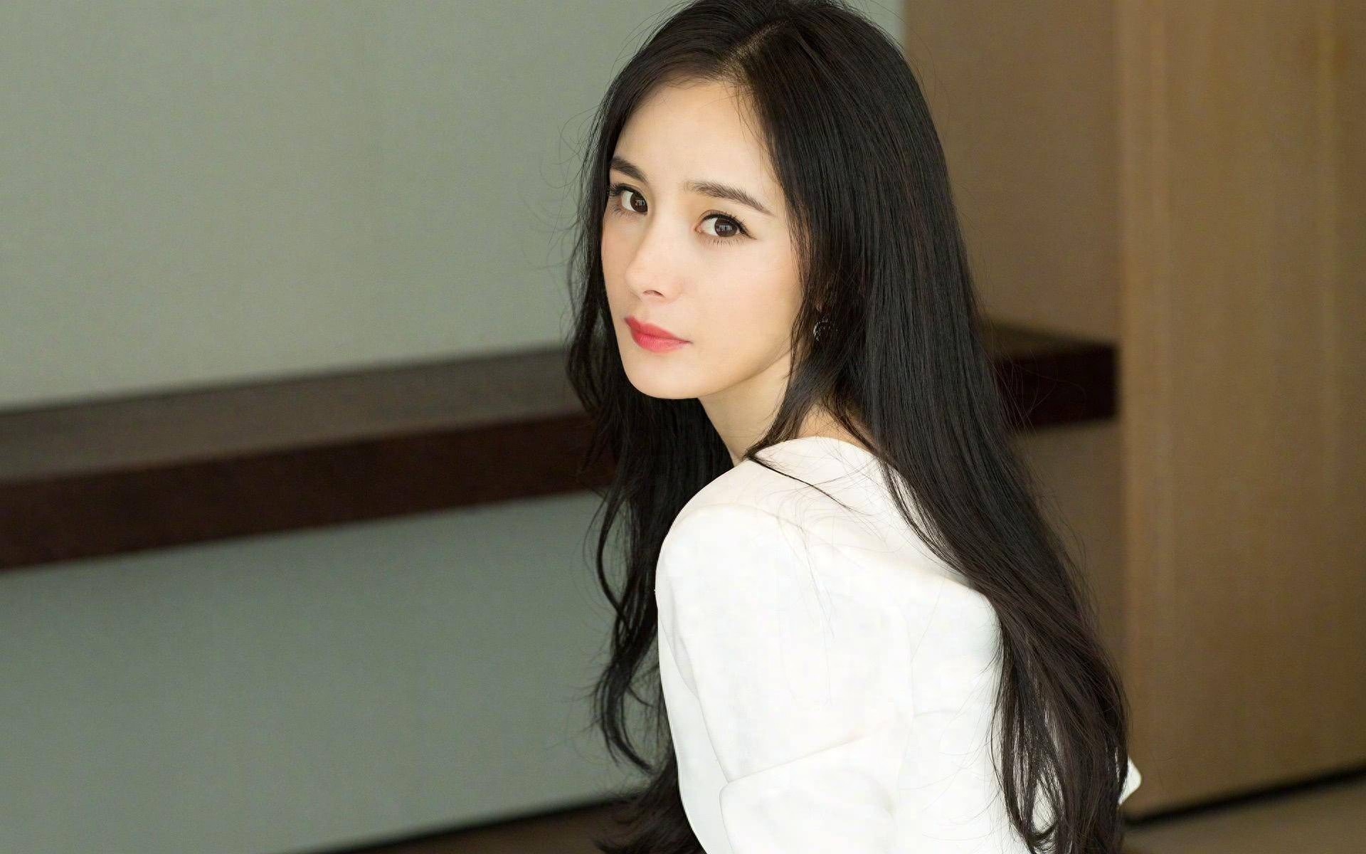 到底是什么开启了杨幂的黑红之路，是绯闻还是流产？