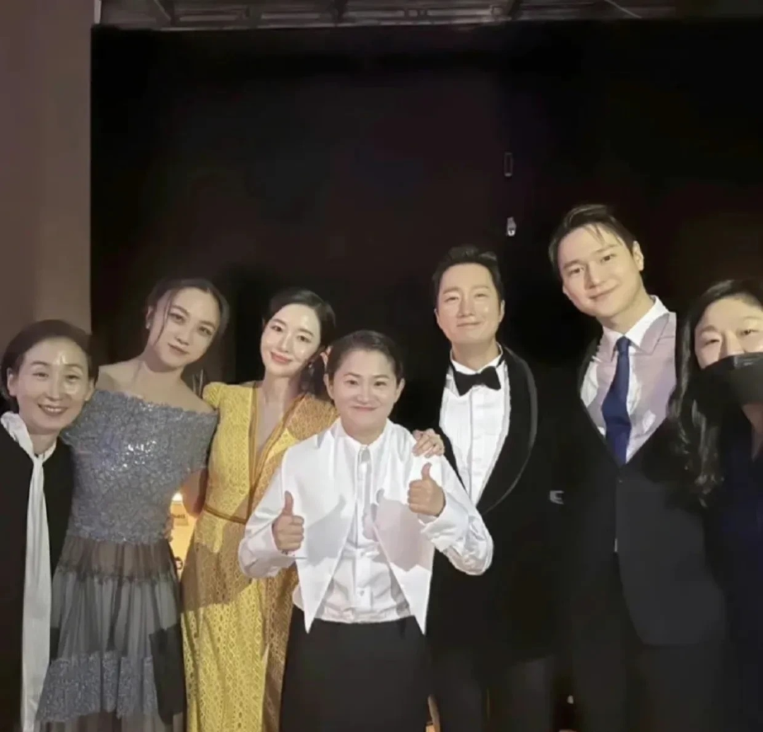 韩国艺人变肿原因_韩国女明星腿_韩国酵母现象分析