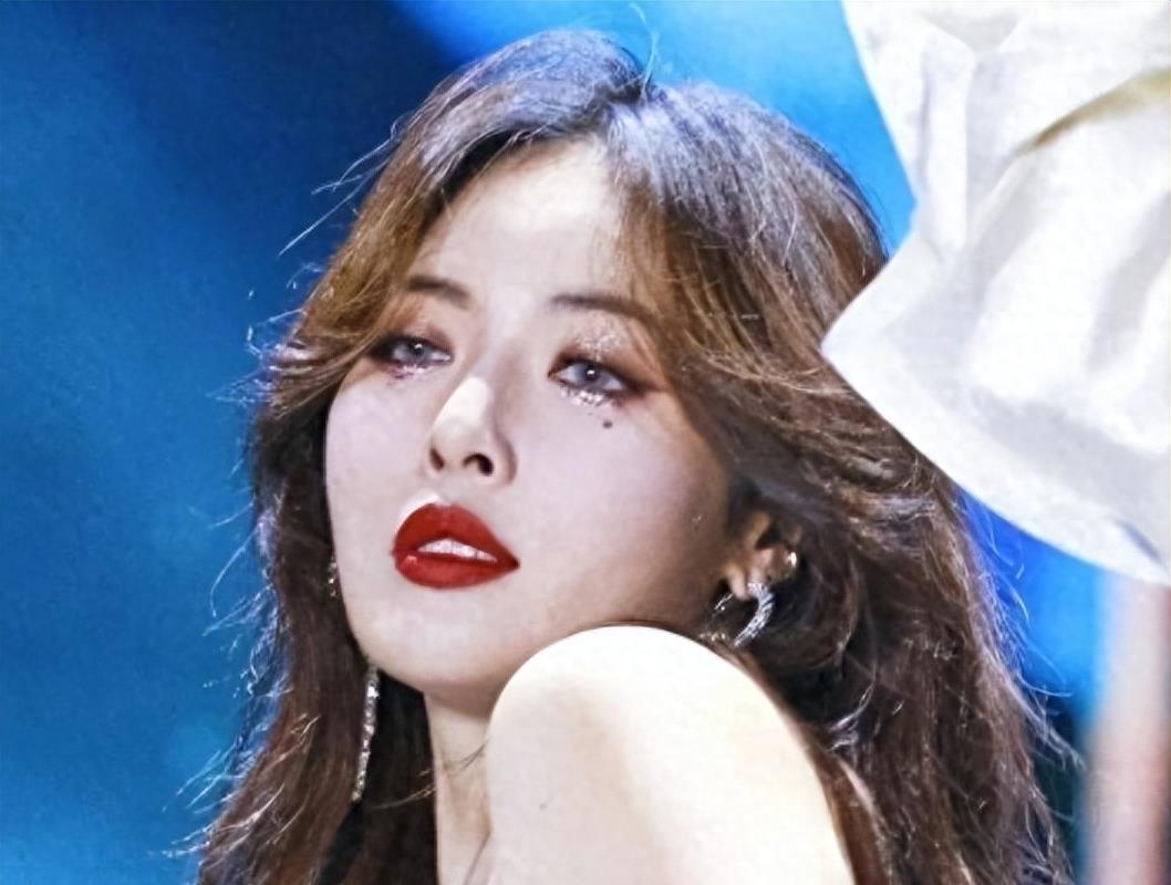 徐娇性感泳装照片_女明星着装争议_女明星紧身裤图片